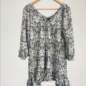 Elegant Black and White Patterned Women's Top